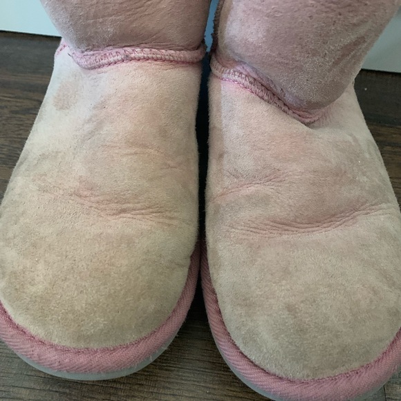 Girls pink Uggs - Picture 2 of 4